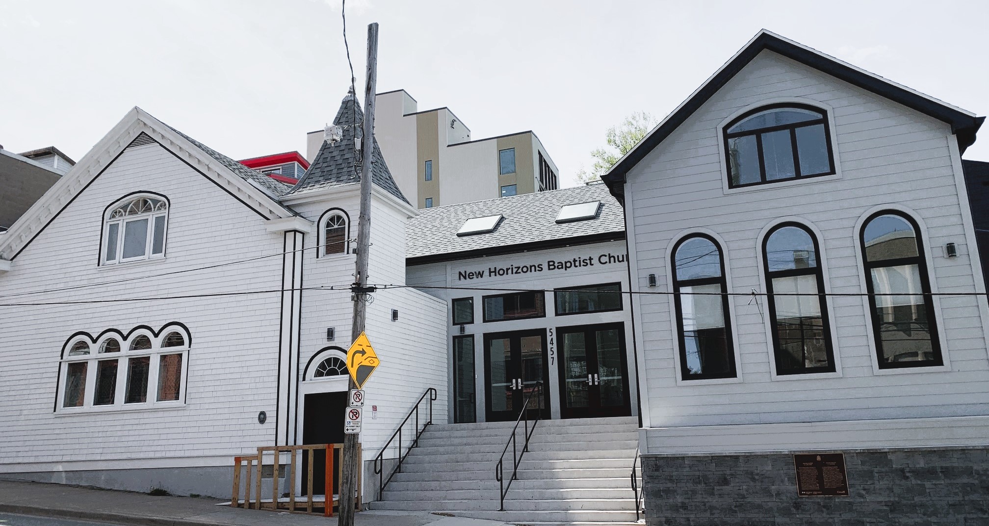 A modern day photo of the New Horizons Baptist Church (New Horizons Baptist Church).